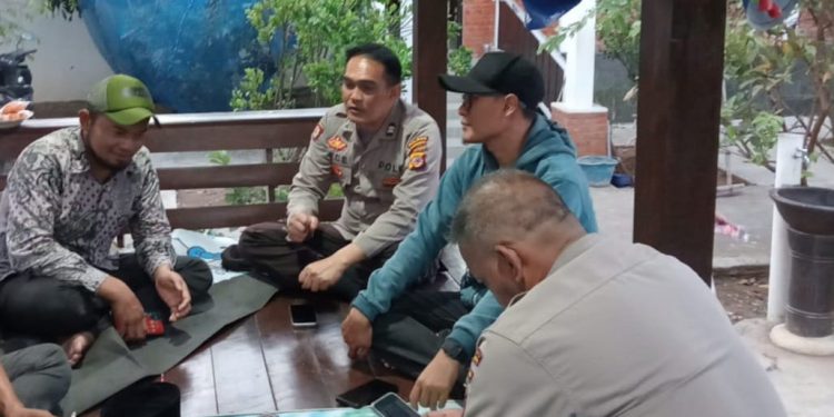 Bhabinkamtibmas Polsek Darangdan Sambangi Warga Desa Nagrak untuk Jalin Sinergitas