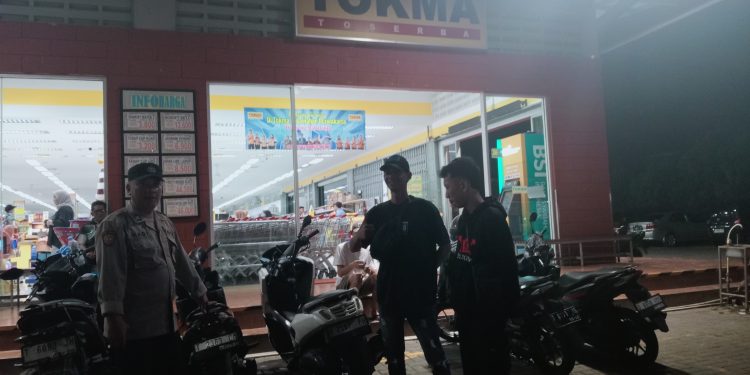 Polsek Pasawahan Patroli Malam Hari Dan Himbauan Kamtibmas Kepada Juru Parkir Pertokoan Tokma