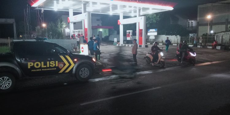 Polsek Pasawahan Patroli Malam Hari Dan Himbauan Kamtibmas Kepada Juru Parkir Pertokoan Tokma
