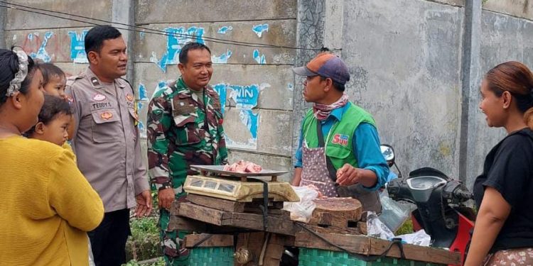 Bhabinkamtibmas dan Babinsa Cibatu Bangun Komunikasi dengan Warga
