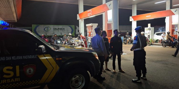 Cegah Tindak Kejahatan, Polsek Bungursari Polres Purwakarta Patroli Malam di Minimarket hingga SPBU