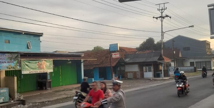 PS Kanit Lantas Polsek Campaka Laksanakan Protap Pagi Demi Kelancaran Lalu Lintas