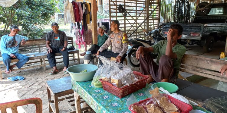 Bhabinkamtibmas Polsek Cibatu Kunjungi Warga, Bangun Silaturahmi dan Jaga Kamtibmas
