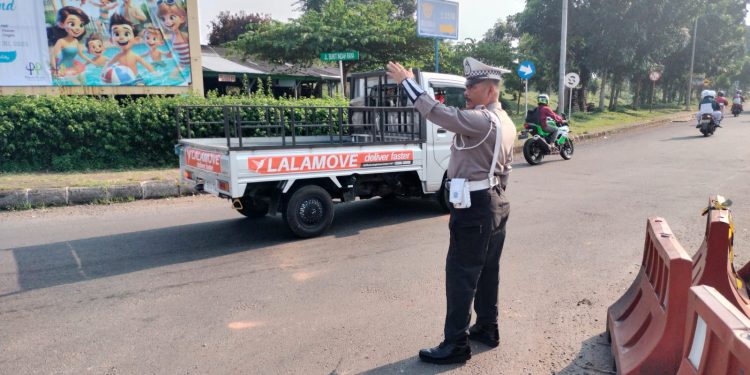 Polsek Bungursari Aktif Atur Lalu Lintas di Jam Sibuk, Berikan Kenyamanan bagi Pengguna Jalan