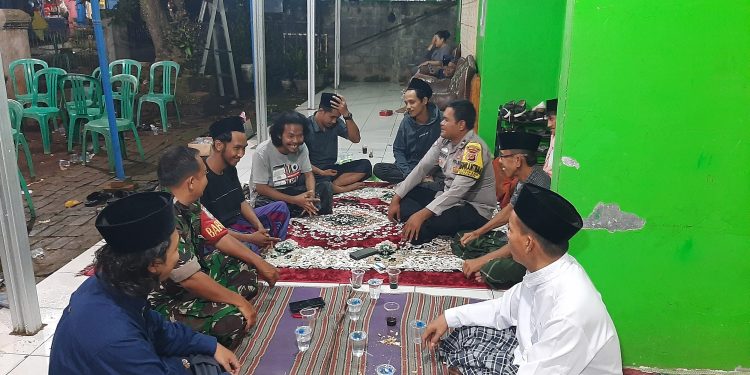 Wujudkan Harkamtibmas, TNI-Polri Kompak Sambangi Warga Desa Cipinang