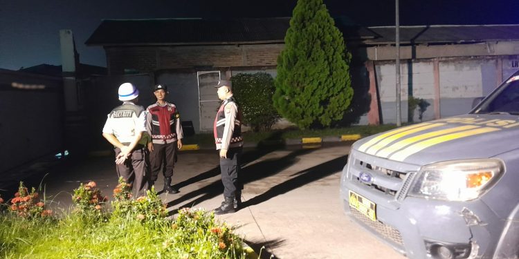 Patroli ke Perusahaan, Polsek Cibatu Bangun Sinergi dengan Satpam