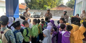 Satlantas Polres Purwakarta Sampaikan Edukasi Beretika Berlalulintas Lewat Program Polsanak