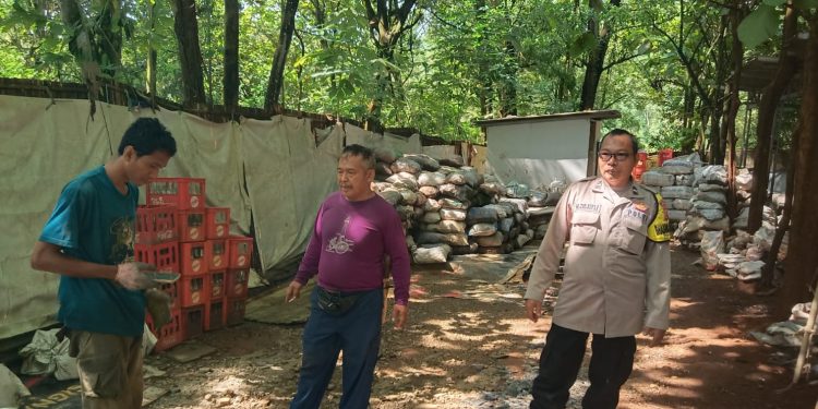 Bhabinkamtibmas Polsek Bungursari Polres Purwakarta Sambangi Warga, Wujudkan Kedekatan dan Rasa Aman