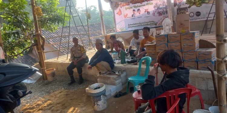 Dukung Kemandirian Pangan, Bhabinkamtibmas Polsek Bungursari Polres Purwakarta Tinjau Program Ketahanan Pangan Warga