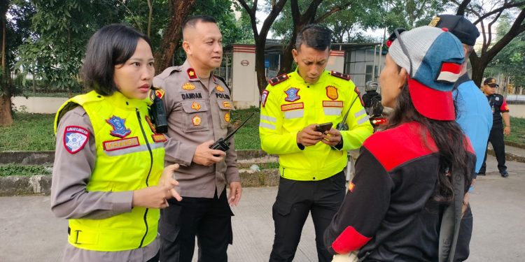 May Day 2025, Polres Purwakarta Lakukan Pengawalan Dan Pengamanan Jalur Buruh Ke Jakarta