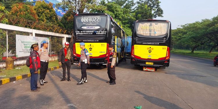 Dengan Humanis, Polres Purwakarta Pengamanan May Day 2025.