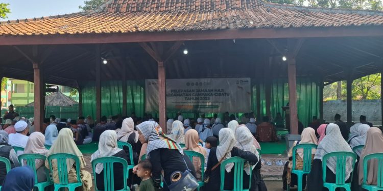 Kapolsek Campaka Pimpin Langsung Pengamanan Pelepasan Jemaah Haji Campaka dan Cibatu