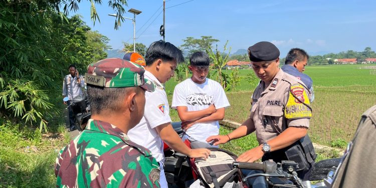Bersama Muspika, Polsek Plered Tertibkan Pelajar Yang Bolos