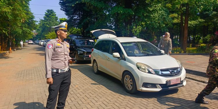 Polri Untuk Masyarakat, Polres Purwakarta Lakukan Pengamanan Dan Pengawalan Pemberangkatan Calon Jemaah Haji