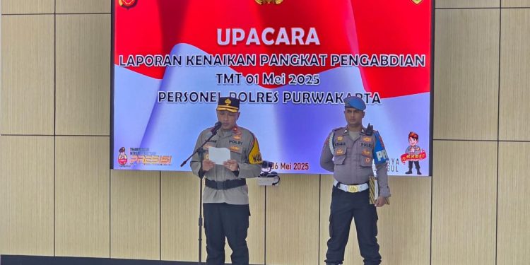 Jelang Pensiun, Lima Personel Polres Purwakarta Diberikan Kenaikan Pangkat