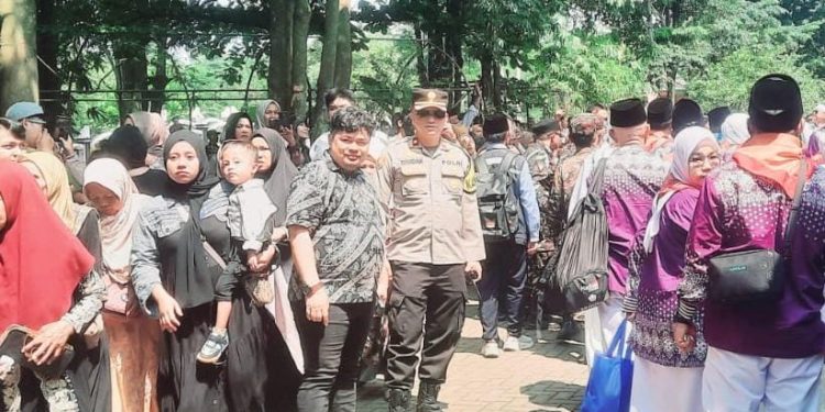 Kompol Dandan Pimpinan Pengamanan Keberangkatan Jemaah Haji Asal Kabupaten Purwakarta
