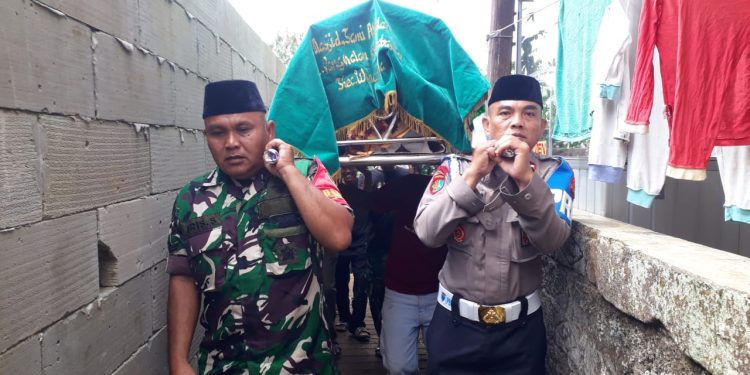Anggota Polsek dan Koramil Wanayasa Hadiri Takziah Warga sebagai Wujud Kepedulian