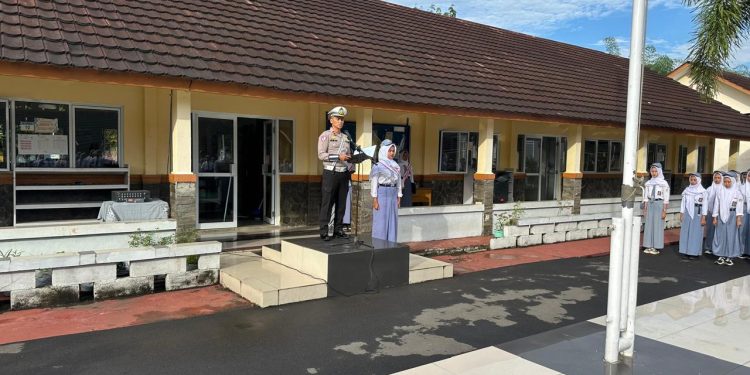 Polres Purwakarta Edukasi Pelajar SMAN 1 Cibatu Soal Lalulintas
