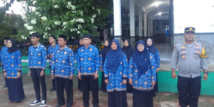 Kapolsek Pasawahan Pimpin Langsung Upacara Dan  Berikan Penyuluhan Terhadap Siswa-Siswi SMPN 3 Pasawahan