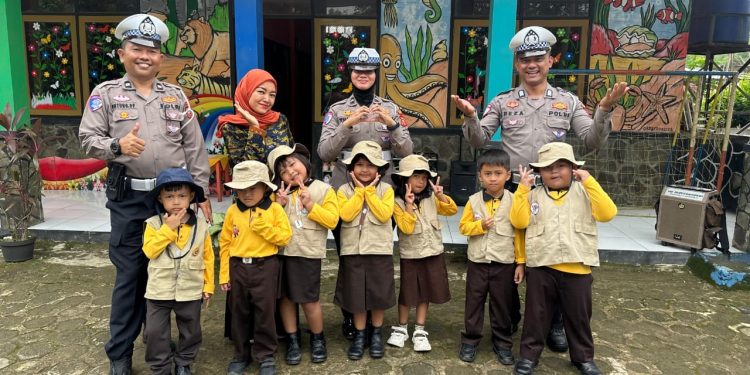 Lewat Program Polsanak, Satlantas Polres Purwakarta Sampaikan Edukasi Beretika Berlalulintas