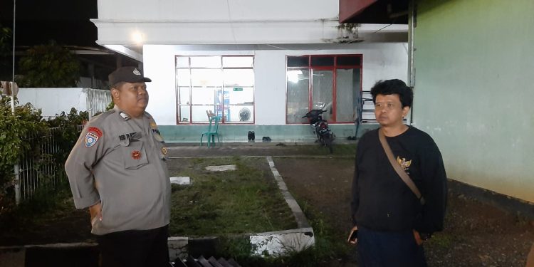 Bhabinkamtibmas desa Galudra Serap Informasi Tentang Situasi Kamtibmas Di Wilayah Binaanya Di Laksanakan Dengan Sambang Tatap Muka