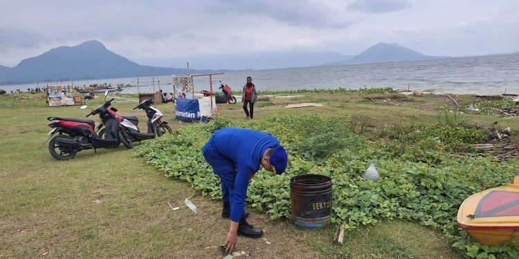 Jaga Ekosistem Alam, Sat Polairud Polres Purwakarta Bersihkan Lingkungan