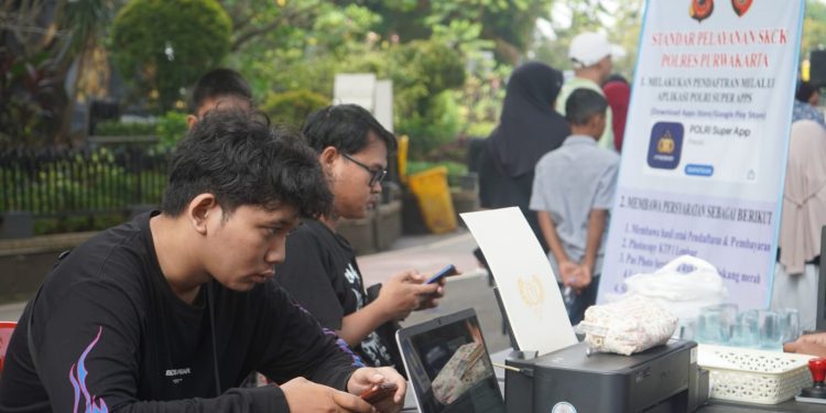 Disambut Antusias Masyarakat, Polres Purwakarta Gelar Layanan Publik Di CFD Situ Buleud