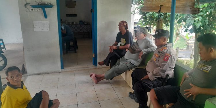 Bhabinkamtibmas Sambang Komunitas Warga Upaya Personil Polsek Pasawahan Polres Purwakarta Cegah Kejahatan Wilayah Hukum Polsek Pasawahan Polres Purwakarta