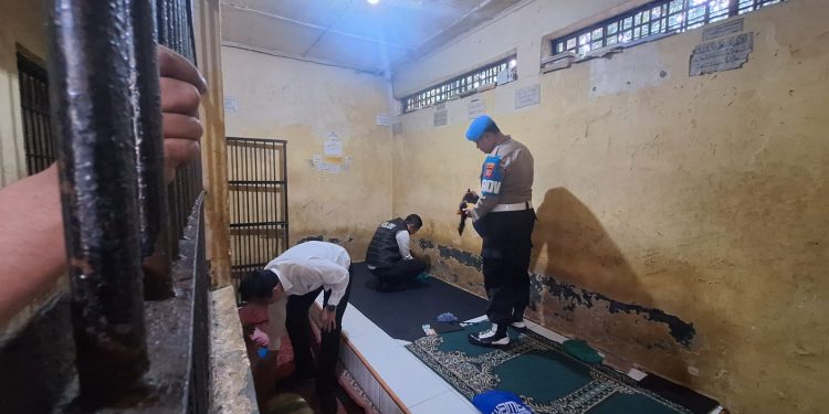 Geledah Ruang Tahanan, Polres Purwakarta Pastikan Tak Ada Barang Berbahaya