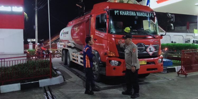 Cegah Gangguan Keamanan Sasaran Objek Vital Patroli KRYD Polsek Pasawahan Kontrol SPBU Parakan