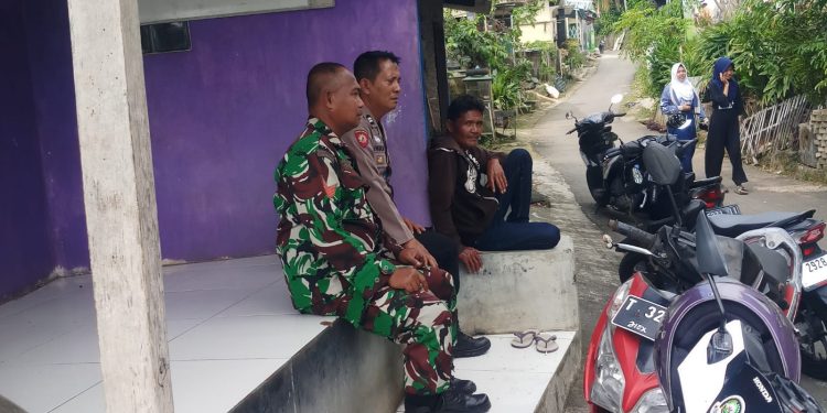 Bhabinkamtibmas Dan Babinsa Desa Salem Bersinergi Dalam Wujudkan Keamanan Dan Kondusifitas  Dengan Sambang Door To Door