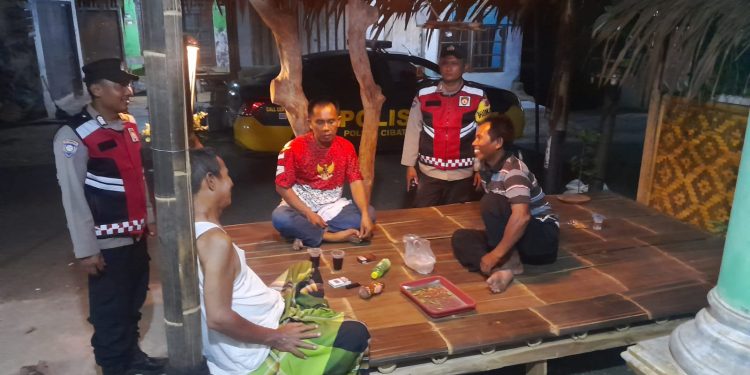 Beruntung Tidak Ada Korban, Polsek Cibatu Bergerak Cepat Tinjau Lokasi Longsor di Desa Cibukamanah