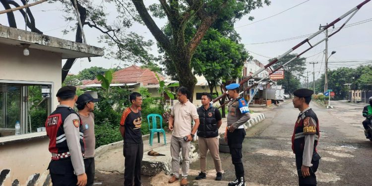 Polres Purwakarta Lakukan Pengamanan di Gereja Demi Ketenangan Beribadah Masyarakat