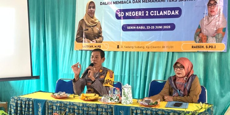 Kapolsek Cibatu Jadi Narasumber In House Training bertema “Sekolah Bersih Tanpa NAPZA” di SDN 2 Cilandak