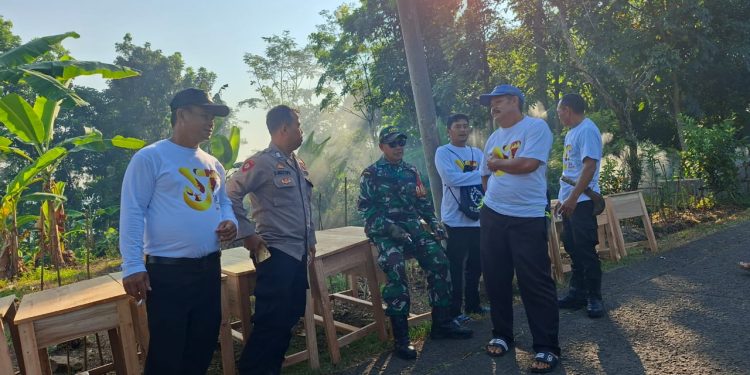 Melalui Pendekatan warga Sinergitas TNI dan Polri Bhabinkamtibmas Sambang warga desa Binaan ciptakan kamtibmas