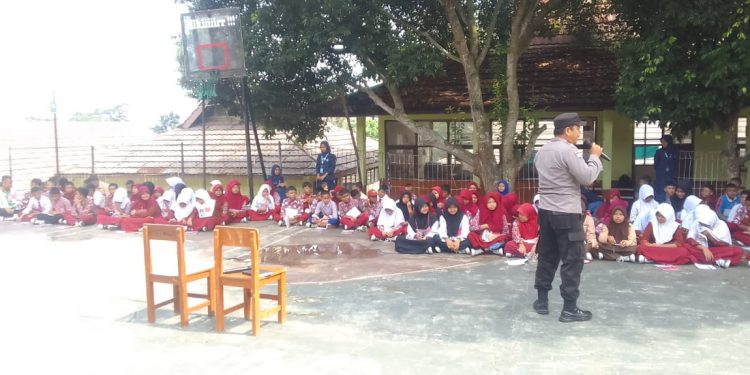 Jaga Kamtibmas di Malam Hari Bhabinkamtibmas Dan Babinsa Desa Salem Laksanakan Patroli Bersama