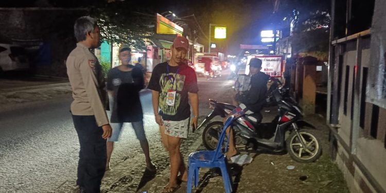 Cegah Aksi Kriminal Di Malam Hari, Polsek Plered Lakukan Blue Light Patrol.