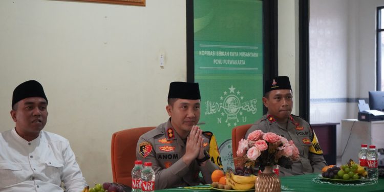 Kapolres Purwakarta, AKBP I Dewa Putu Gede Anom Danujaya melakukan silaturahmi ke Kantor Pengurus Cabang Nahdlatul Ulama (PCNU) Kabupaten Purwakarta.