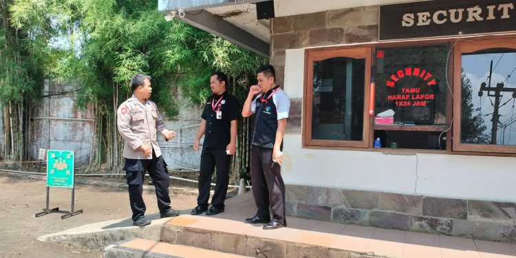 Cegah Aksi kejahatan siang hari wilayah Polsek Pasawahan dengan Patroli KRYD cegah C3 wilayah kec.pasawahan dan kec.pondok salam patroli Rutin di Lakukan