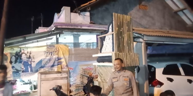 Peran serta Bhabinkamtibmas dalam menjaga lingkungan setempat Bhabinkamtibmas  Sambang warga