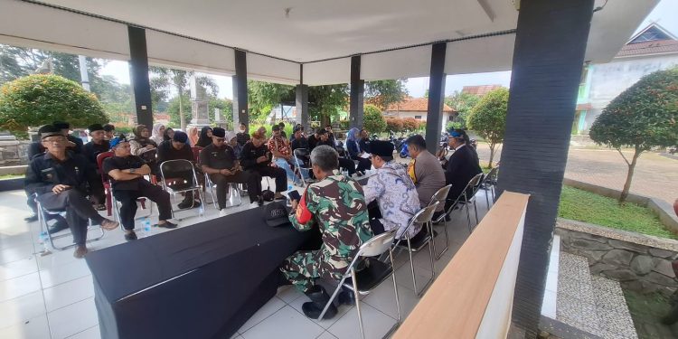 Jalin Semua Sektor Kapolsek Pasawahan Hadiri Langsung Kegiatan Rapat Minggon Di Pendopo Kecamatan Pasawahan