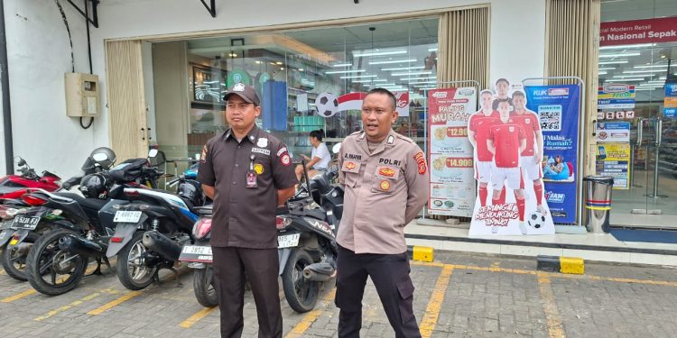Polsek Purwakarta Kota Ajak Security Guna Jaga Kondusifitas di Minimarket