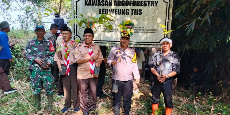 Giat kapolsek pasawahan penanaman 5000 pohon di wil. Kec. Pondok salam