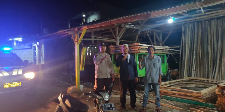 Dalam menjaga keamanan desa binaan peran serta Bhabinkamtibmas sambang warga