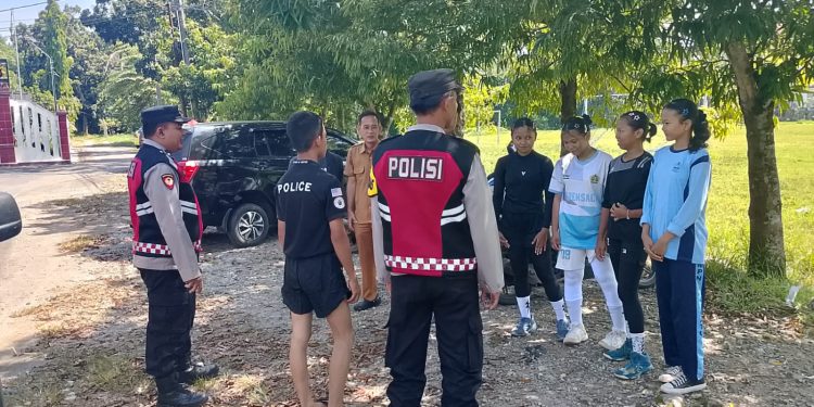 Polsek Cibatu Gelar Patroli KRYD, Sapa Anak-anak di Lapangan Bola