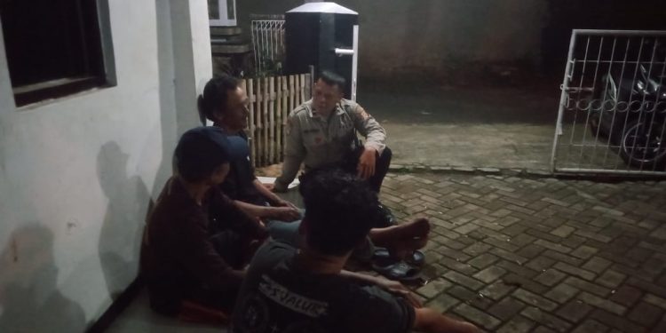 Sambang Malam Upaya Bhabinkamtibmas Pasawahan Kidul Jaga Kamtibmas Di Malam Hari Di Wilayah Binaanya