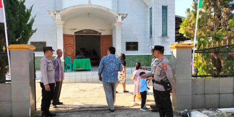 Polsek Bungursari Polres Purwakarta Laksanakan Pengamanan Ibadah Minggu di Gereja-Gereja Wilayah Hukum Bungursari