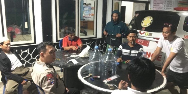 Bhabinkamtibmas Giat Patroli Dialogis Sasar Linmas Di Kantor Desa Salamjaya