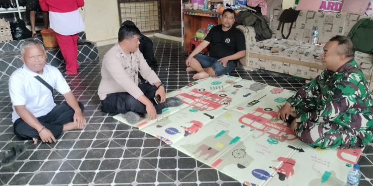 Melalui Pendekatan warga Sinergitas TNI dan Polri Bhabinkamtibmas Sambang warga desa Binaan ciptakan kamtibmas