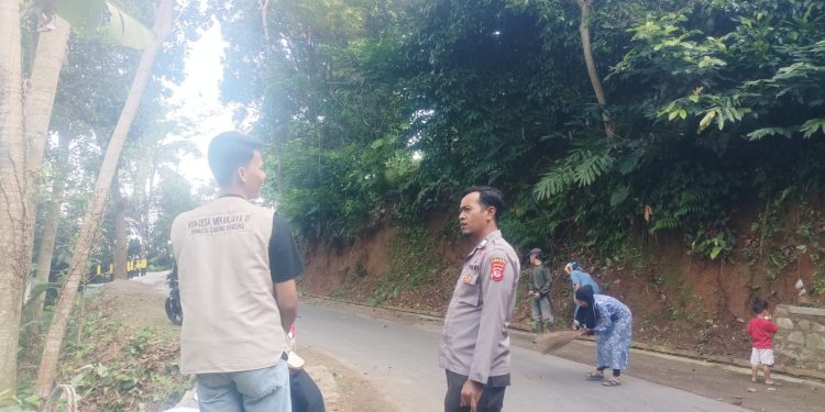 Bhabinkamtibmas Desa Mekarjaya Bripka Budi Setiawan Melaksanakan Sambang Warga di Kp Campaka